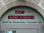 Schuldenuhr vom "Bund der Steuerzahler" in Berlin