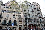 Casa Batlló (rechts von Gaudi) und Casa Amatller nebeneinander an der "Passeig de Gracia"